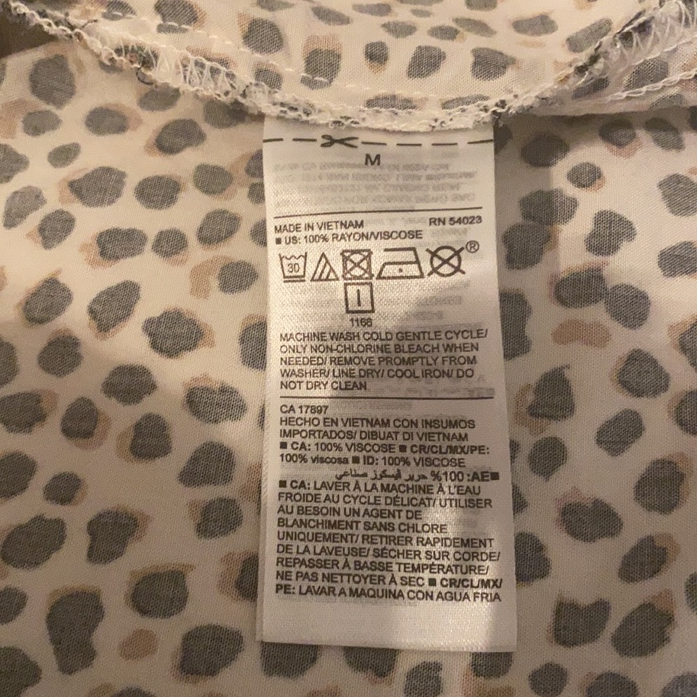 Medium leopard 🐆 top! - Picture 7 of 9